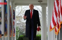 [Video] Ông D. Trump coi tăng thuế như “chữa bệnh”, bất chấp làn sóng bán tháo chứng khoán