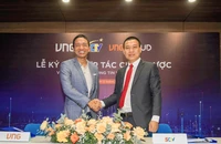 Ông Lê Hồng Minh, Tổng Giám đốc VNG (trái) và ông Trương Chí Bình, Tổng Giám đốc SCTV (phải)