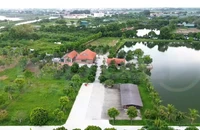 Công trình xây dựng trái phép trên đất nông nghiệp ở thôn Hưng Hiền, xã Hiền Giang, huyện Thường Tín, Hà Nội. (Ảnh MINH MINH)