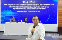 Phó Giáo sư, Tiến sĩ Vũ Hải Quân, Giám đốc Đại học Quốc gia Thành phố Hồ Chí Minh phát biểu tại tọa đàm.
