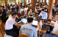 Đại diện các doanh nghiệp tập huấn ứng dụng AI.