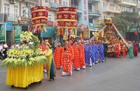 Nghi thức rước kiệu truyền thống.
