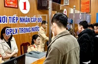 [Video] Hà Nội thực hiện cấp đổi giấy phép lái xe tại 30 điểm công an cấp xã, phường