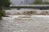 Mưa lũ lớn gây thiệt hại nặng nề tại tỉnh Hà Bắc, Trung Quốc. (Ảnh: sina.com.cn)