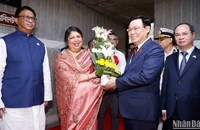 Chủ tịch Quốc hội Bangladesh Shirin Sharmin Chaudhury đón Chủ tịch Quốc hội Vương Đình Huệ.