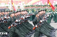 Các khối lực lượng vũ trang diễu binh. (Ảnh: Sỹ Tuyên/TTXVN)