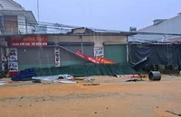 Mưa lớn kèm dông khiến nhiều nhà dân ở huyện Hàm Yên bị tốc mái.