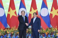 Thủ tướng Phạm Minh Chính và Thủ tướng Chính phủ nước Cộng hòa Dân chủ Nhân dân Lào Sonexay Siphandone.