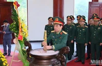 Đại tướng Phan Văn Giang dâng hương tại Đền thờ Đại tướng Võ Nguyên Giáp và 34 chiến sĩ Đội Việt Nam tuyên truyền giải phóng quân.