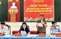 Lãnh đạo tỉnh Vĩnh Phúc dự hội nghị bàn về phát triển kinh tế, xây dựng làng văn hóa kiểu mẫu của Chi bộ thôn Ðông, xã Phú Ða, huyện Vĩnh Tường.