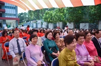 Các thế hệ nhà giáo Trường THCS Chu Văn An (Hà Nội). (Ảnh minh hoạ: NHẬT QUANG)