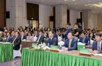 Các đại biểu dự diễn đàn.