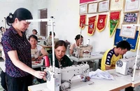 Lớp đào tạo nghề may cho người lao động tại huyện Sơn Dương.