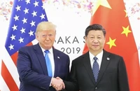 Tổng thống Mỹ Donald Trump trong cuộc gặp với Chủ tịch Trung Quốc Tập Cận Bình (phải) ngày 29/6/2019. (Ảnh: THX/TTXVN)