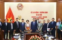 Các đại biểu chụp ảnh lưu niệm. (Ảnh: Molisa)