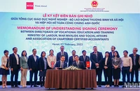 Lễ ký Biên bản ghi nhớ giữa Tổng cục Giáo dục nghề nghiệp và Hiệp hội Kế toán công chứng Anh quốc (ACCA). (Ảnh: Nhật Quang)
