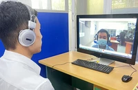 Phỏng vấn người lao động trực tuyến tại Sàn giao dịch việc làm Hà Nội. (Ảnh: HCES)