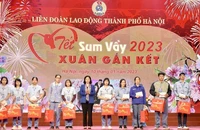 Chương trình “Tết sum vầy” năm 2023 hỗ trợ người lao động của Liên đoàn Lao động thành phố Hà Nội. (Ảnh: nhandan.vn)