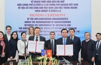 Lễ ký Bản ghi nhớ hợp tác hỗ trợ công dân Việt Nam sang Australia làm việc trong ngành nông nghiệp tại Hà Nội ngày 1/3/2024. Ảnh: Molisa