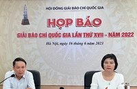 Phó Chủ tịch Thường trực Hội Nhà báo Việt Nam Nguyễn Đức Lợi chủ trì buổi họp báo.