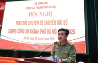 Đại tá Nguyễn Tiến Đạt, Phó Giám đốc Công an thành phố Hà Nội phát biểu tại hội nghị.