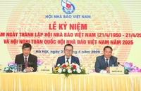 Các đồng chí chủ trì hội nghị. (Ảnh: Nhà báo và Công luận)