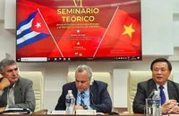 Các đồng chí chủ trì Hội thảo. (Ảnh: Đại sứ quán Việt Nam tại Cuba)