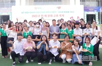 Sinh viên Đà Nẵng tham gia trải nghiệm tại Lễ hội giao lưu văn hóa Việt-Hàn. (Ảnh: ANH ĐÀO)