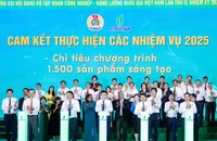 Các đại biểu thực hiện nghi thức phát động Tháng công nhân, Tháng hành động an toàn vệ sinh lao động năm 2025 (sự kiện mở đầu chuỗi các hoạt động chào mừng kỷ niệm 50 năm thành lập Petrovietnam).