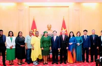 Đồng chí Dương Trung Ý, Phó Giám đốc Học viện Chính trị quốc gia Hồ Chí Minh tiếp và làm việc với đồng chí Nomvula Mokonyane, Phó Tổng thư ký thứ nhất Đảng Đại hội dân tộc Phi (ANC), Nam Phi.