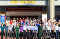 Lãnh đạo Bộ Tư lệnh Vùng 5 Hải quân cùng các phóng viên báo chí Trung ương và địa phương.