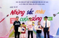 3 "hoạ sĩ nhí" được vinh danh với giải Nhất cuộc thi vẽ "Những sắc màu cuộc sống" lần thứ 3.