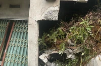 Hiện trường vụ sạt lở. (Ảnh: VĂN THIỀU)