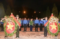 Tuổi trẻ Thanh Hóa viếng các anh hùng, liệt sĩ ở Nghĩa trang Liệt sĩ quốc tế Đồng Tâm, huyện miền núi Bá Thước.