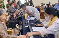Cơ quan chức năng triển khai thu nhận mẫu ADN của thân nhân liệt sĩ.