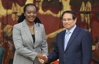 Thủ tướng Phạm Minh Chính và Bộ trưởng Quốc phòng Kenya Soipan Tuya (Ảnh: TRẦN HẢI).