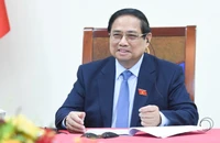 Thủ tướng Phạm Minh Chính điện đàm với Thủ tướng Singapore Lawrence Wong (Ảnh: TRẦN HẢI).