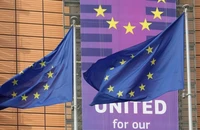 Lá cờ của Liên minh châu Âu tung bay bên ngoài Tòa nhà Berlaymont - Trụ sở của Ủy ban châu Âu, tại Brussels, Bỉ. (Ảnh: Tân Hoa xã)
