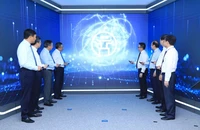 Các đại biểu thực hiện nghi thức khai trương Trung tâm Báo chí Thủ đô Hà Nội.