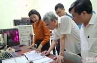Đồng chí Phạm Đồng Thụy, Trưởng Ban Tuyên giáo và Dân vận Tỉnh ủy Thái Bình kiểm tra hoạt động tuyên truyền tại Trung tâm Văn hóa, Thể thao huyện Tiền Hải.