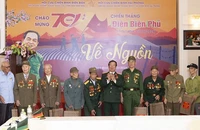 Các cựu chiến binh Hải Phòng tặng quà, tri ân chiến sĩ Điện Biên.