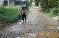 Tuyến đường liên xóm Bến Đò, xã Linh Sơn, thành phố Thái Nguyên, tỉnh Thái Nguyên xuống cấp nghiêm trọng.
