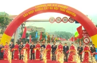 Cầu vượt đường sắt Hà Nội-Thái Nguyên được đưa vào sử dụng.