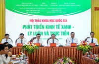 Chủ tọa Hội thảo khoa học quốc gia “Phát triển kinh tế xanh - Lý luận và thực tiễn”.