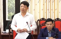 Phó Chủ tịch Ủy ban nhân dân huyện Ba Vì Lê Văn Quân trả lời ý kiến của cử tri.