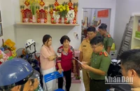 Lực lượng Công an đọc quyết định bắt giữ các đối tượng trong vụ án. (Ảnh: Công an tỉnh Lạng Sơn)