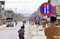 Biển báo cấm đỗ xe ngày chẵn được cắm san sát trên đoạn đường khoảng 1km thuộc Quốc lộ 27, qua xã Lạc Lâm, huyện Đơn Dương.