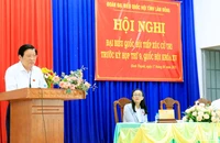 Đồng chí Phan Đình Trạc phát biểu ý kiến tại buổi tiếp xúc cử tri xã Bình Thạnh, huyện Đức Trọng, tỉnh Lâm Đồng.