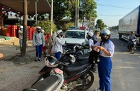 Xử lý các em học sinh vi phạm giao thông.