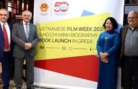 Đại sứ Phạm Thị Thu Hương cùng các đại biểu tham dự lễ khai mạc Tuần phim Việt Nam 2025 tại Hy Lạp. (Ảnh: Đại sứ quán Việt Nam tại Hy Lạp)